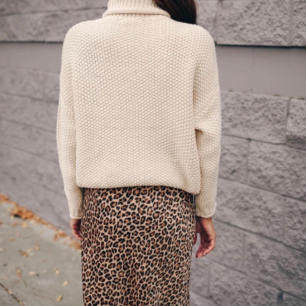 VICI - Columbus Turtleneck Sweater - Picture 4 of 5